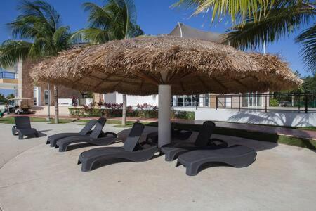 Departamento En Cancun Con 7 Albercas Tipo Playa Y Laguna Eksteriør billede