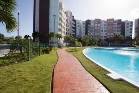 Departamento En Cancun Con 7 Albercas Tipo Playa Y Laguna Eksteriør billede